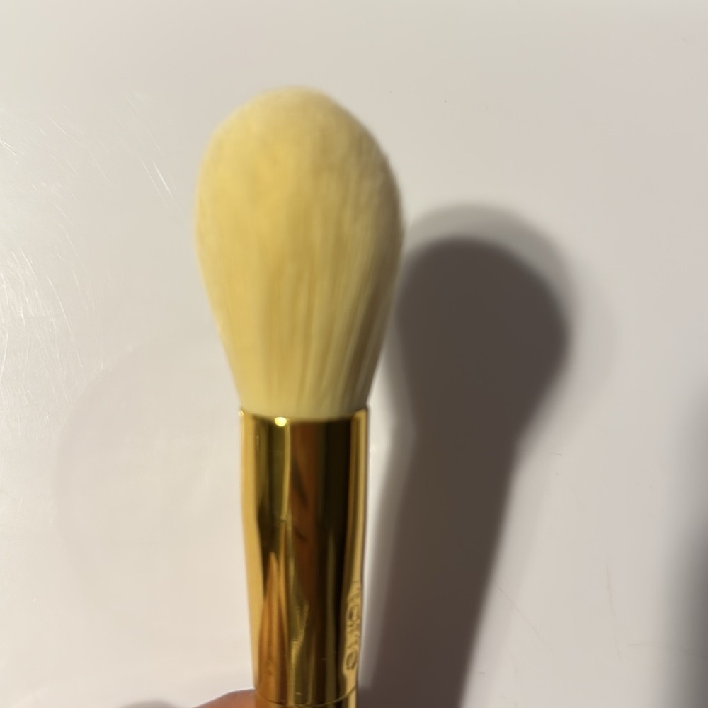 Tarte Gold Powder Brush - Picture 4 of 6
